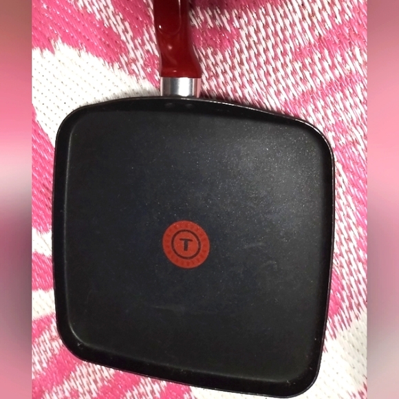 Red and Black T-Fal Square Frying Pan - Picture 1 of 2